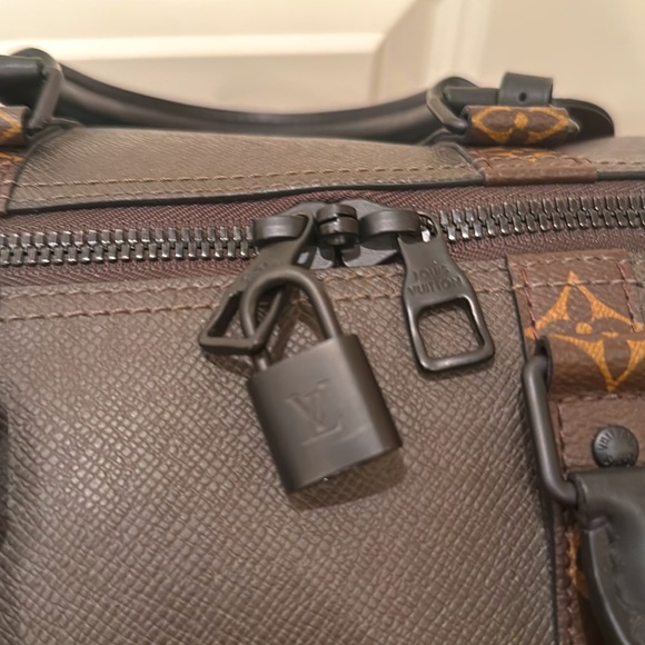 LIMITED EDITION LV TAIGA KEEPALL BADOULIER - Picture 4 of 5